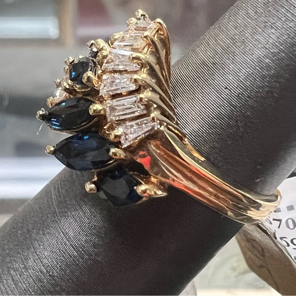 14k Yellow Gold Diamond & Sapphire Ring - Picture 9 of 10